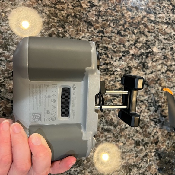 DJI air2s fly more bundle - Picture 8 of 11